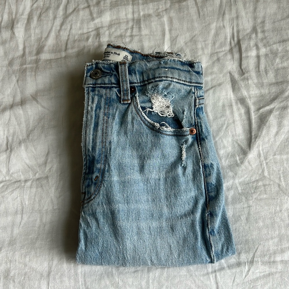 Abercrombie & Fitch the mom high rise size 23s